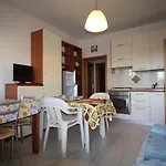 In Con Piscina Apartman