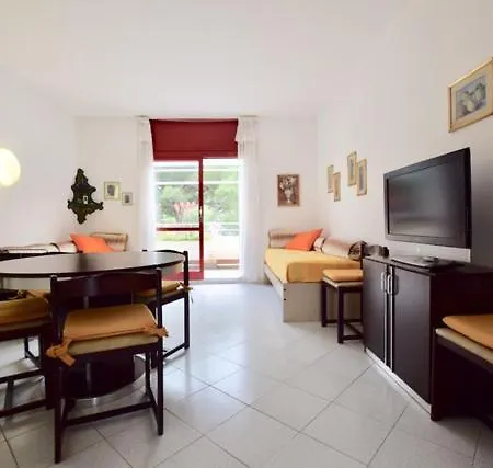 Bilocale A Con Piscina Apartamento